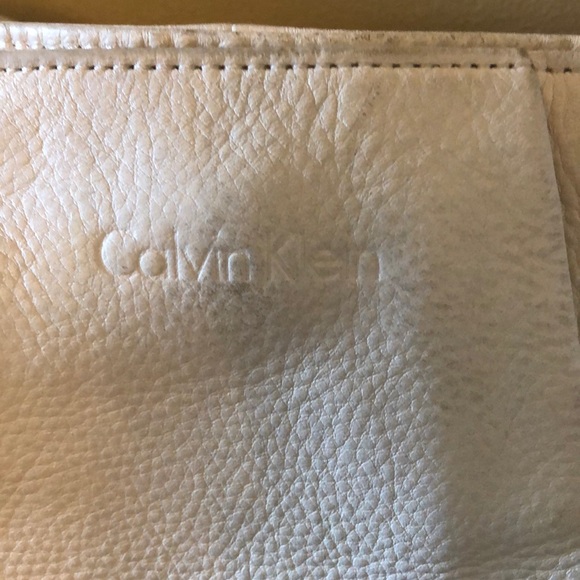 Calvin Klein White Leather Shoulder Bag - Picture 2 of 10